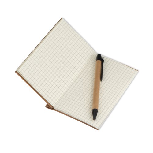 Brun notesbog med linjerede sider.