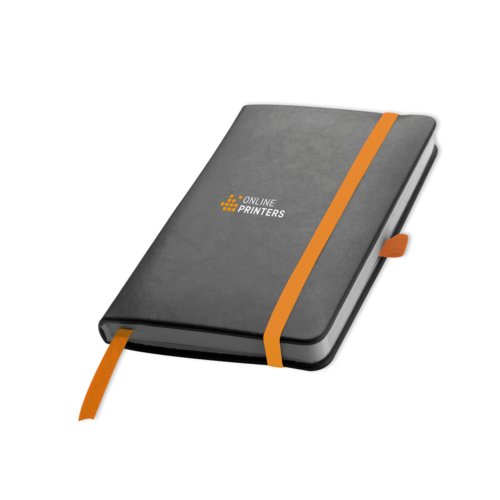 Orange notesbog med elastikb�nd og bogm�rke.