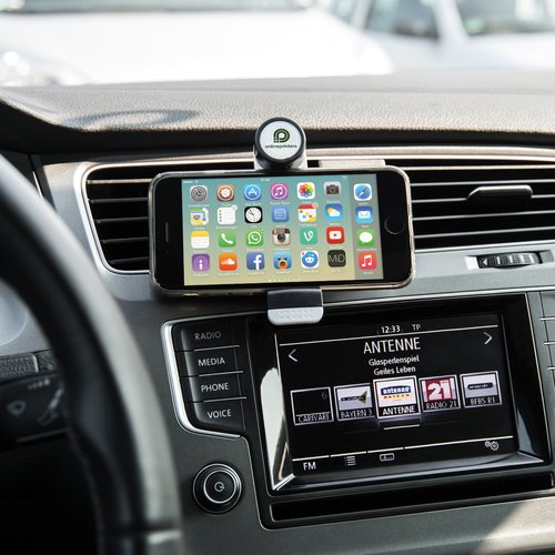 Sort plastik telefonholder til montering i bilen.