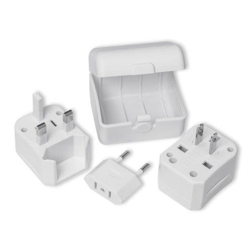 Hvid rejseadapter i plast med forskellige stiktyper og opbevaringsboks.