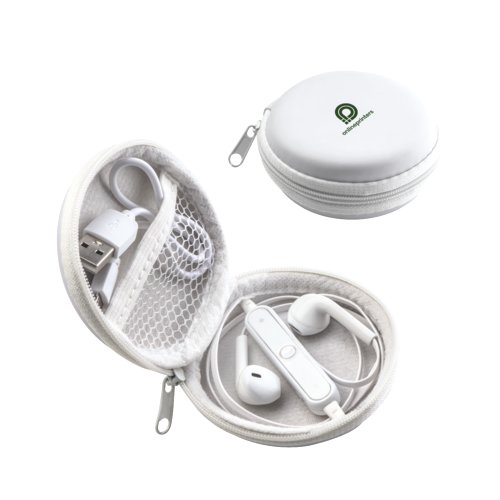 Hvide Bluetooth-hovedtelefoner med etui og kabel.