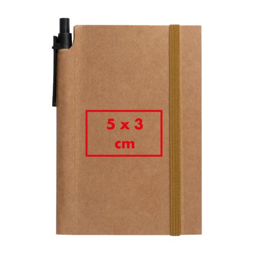 Brun notesbog med elastikbnd og penholder.