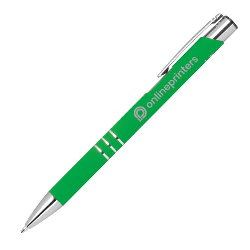 Grn gelpen med metaldetaljer og htte.