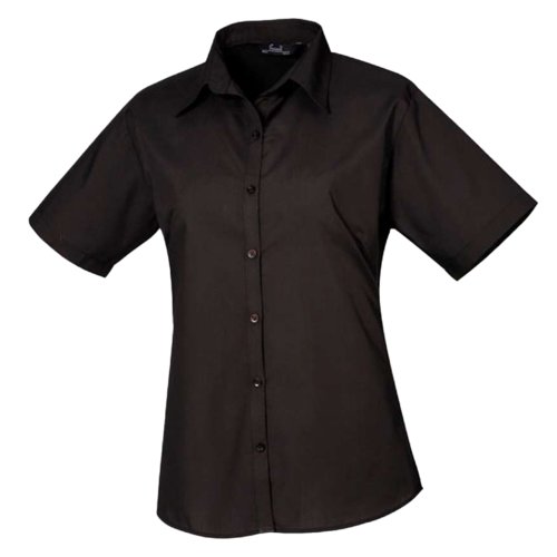 Sort poplin kortrmet bluse med knaplukning til damer.
