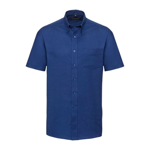 Bl bomuld-polyester kortrmet skjorte til mnd med knaplukning og brystlomme.