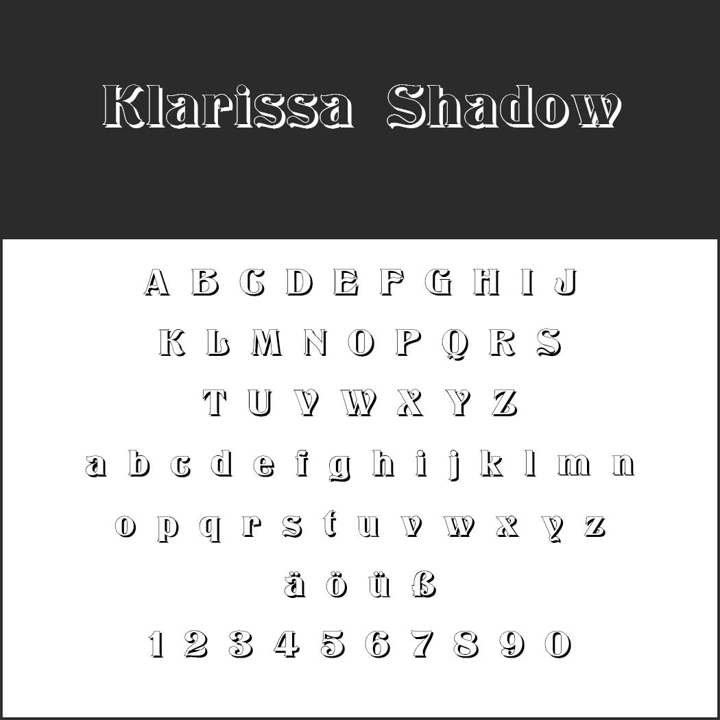 Skrifteksempel ved navn Klarissa Shadow vist i en dekorativ, skitseret serif-stil, der viser store og små bogstaver, tyske tegn (ä, ö, ü, ß) og tallene 0-9 på en hvid baggrund.